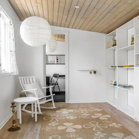 2 Bedroom Lovely In بيت للعطل