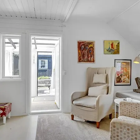 بيت للعطل 2 Bedroom Lovely In